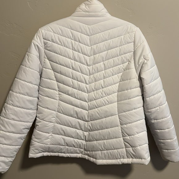 DSG white poly fill winter jacket.  EUC. Size Large - Picture 4 of 6